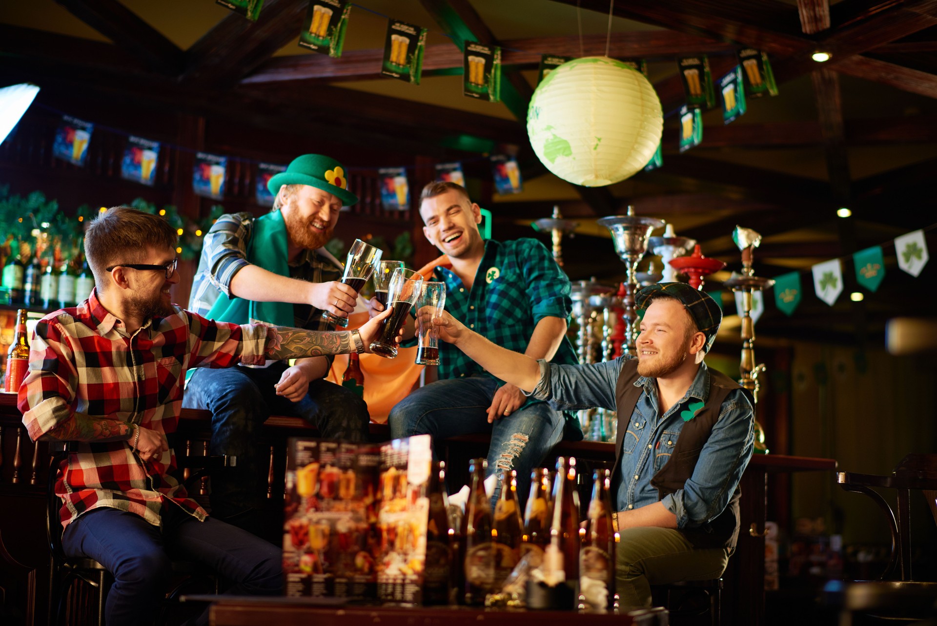 Kroeg avond feest zanger